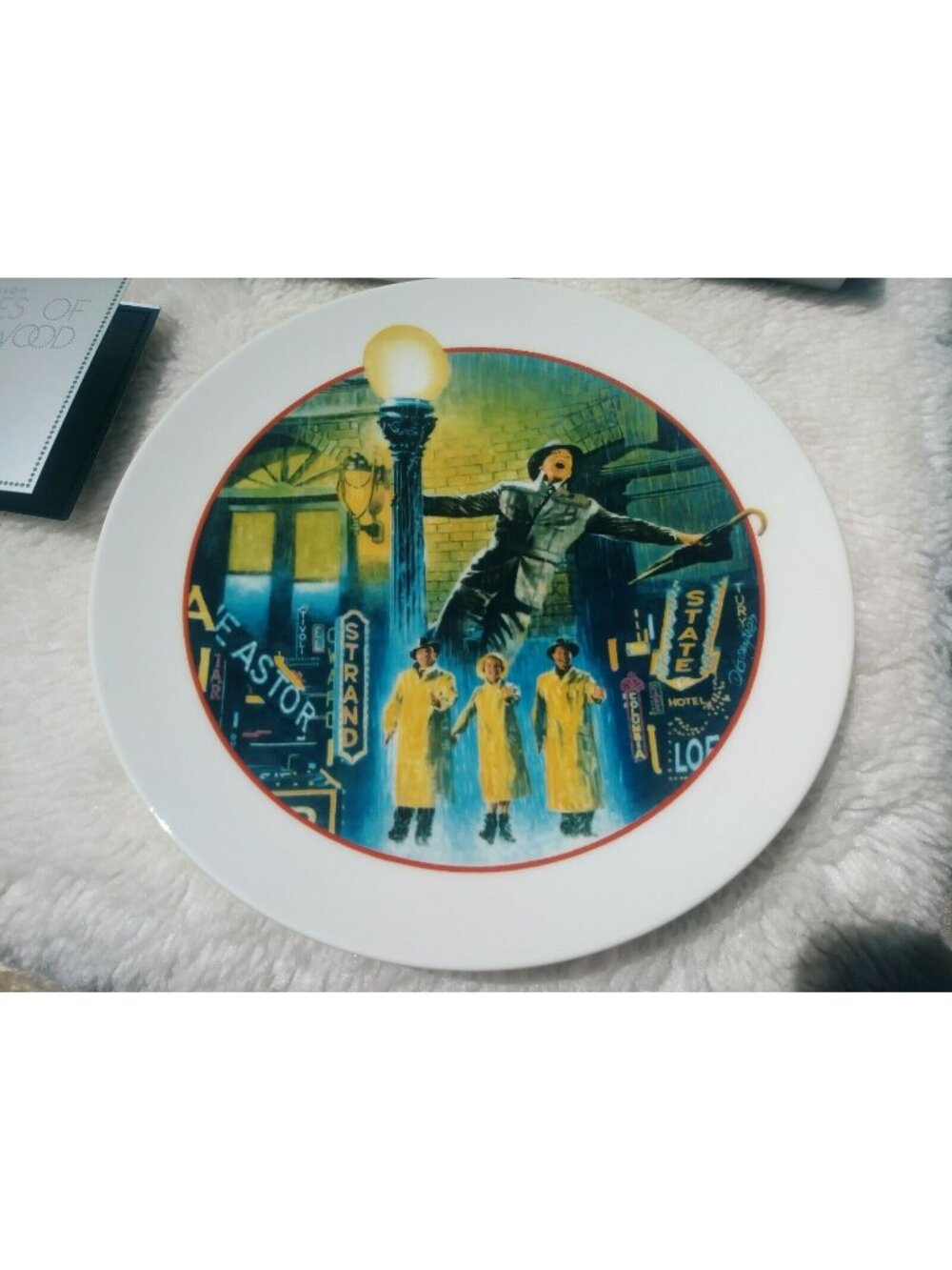 Avon Images of Hollywood Porcelain Plate - Singing In The Rain 1986 Collectible
